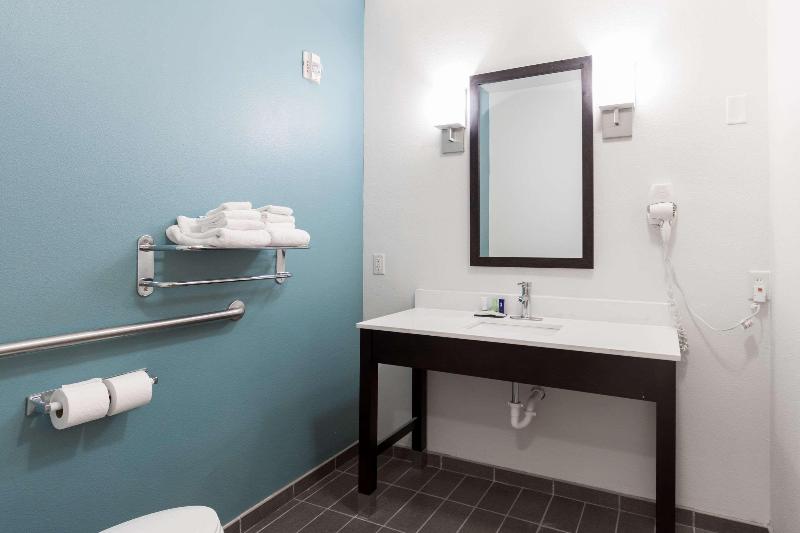 带大床的标准间, Sleep Inn & Suites Washington Near Peoria