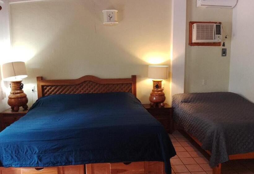 اتاق استاندارد چهارنفره با چشم‌انداز باغ, Villa Corona Del Mar