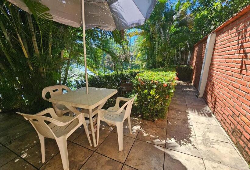 ویلای استاندارد با چشم‌انداز باغ, Villa Corona Del Mar