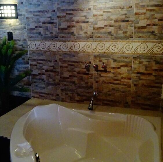 اتاق خانوادگی, Mister Inkas Hotel Inn Exclusive Palace