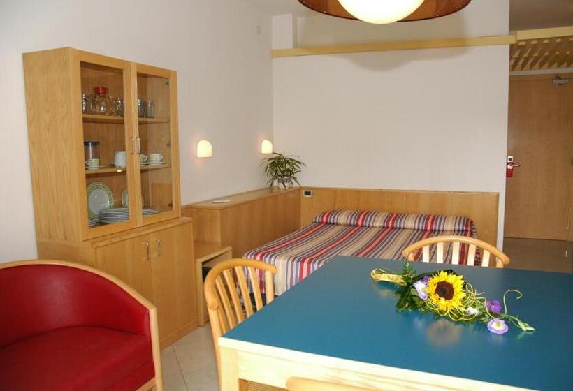 Medencére Néző Standard Stúdió, Aparthotel Albatros