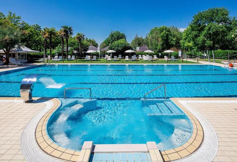 إستديو قياسى مطل على حمام السباحة, Aparthotel Albatros