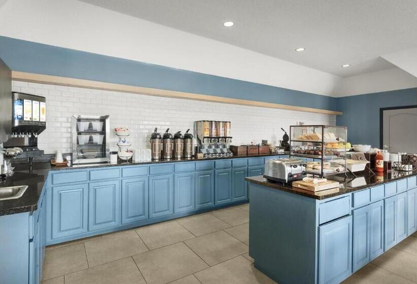 Люкс Адаптированный для Инвалидов, Country Inn & Suites By Radisson, Kansas City At Village West, Ks