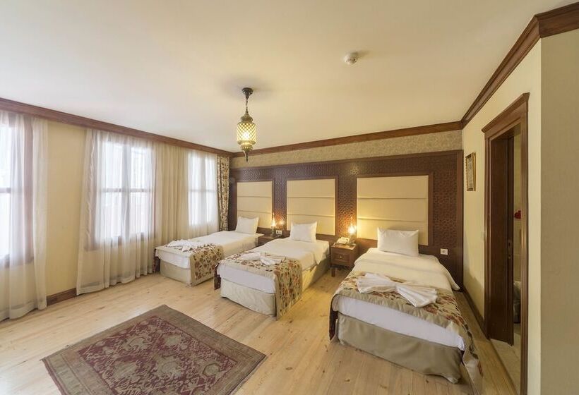 اتاق استاندارد سه نفره, Lalinn