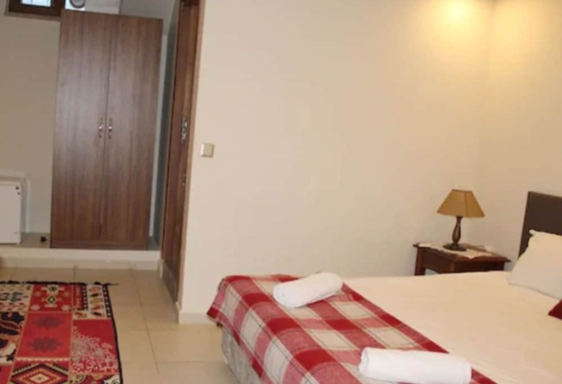 اتاق اکونومی, Lalinn