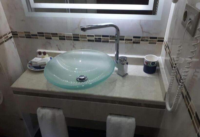 اتاق استاندارد, Lalinn