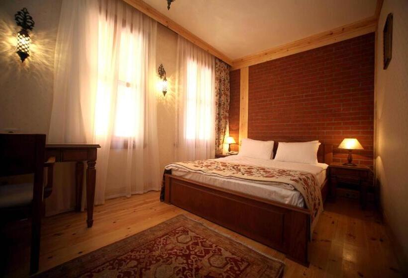 اتاق استاندارد سه نفره, Lalinn