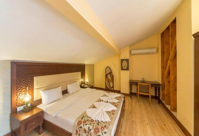 اتاق سوپریور, Lalinn