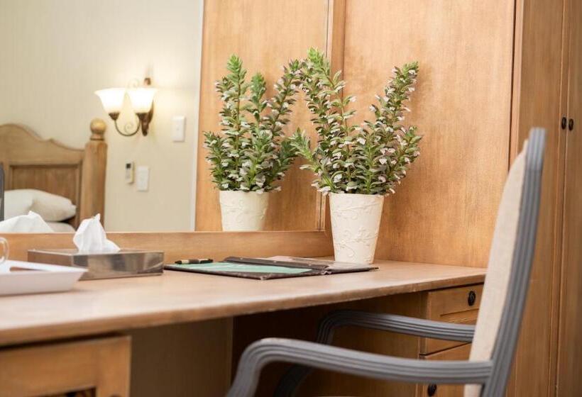 Quarto Estandar, Little Tuscany Boutique