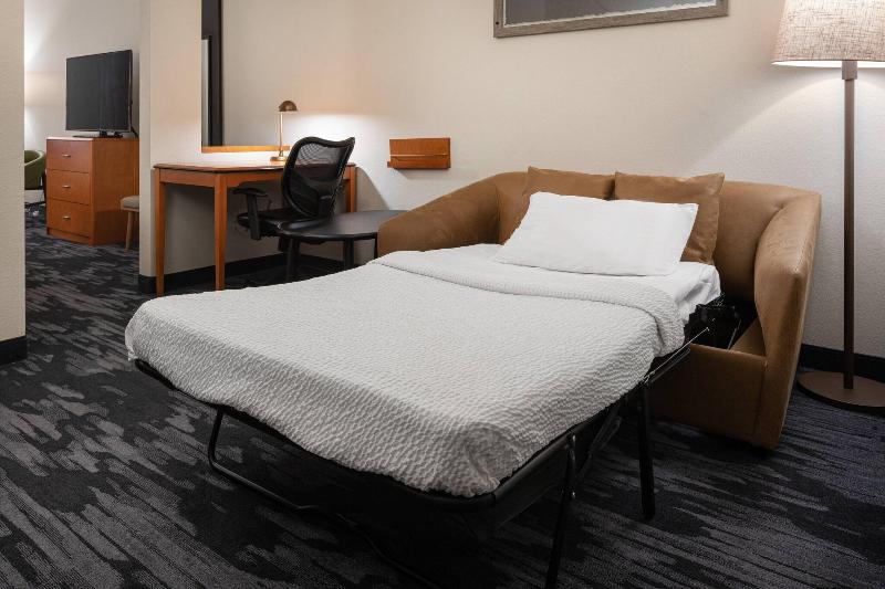 带大床的套房, Fairfield Inn & Suites By Marriott Visalia Tulare