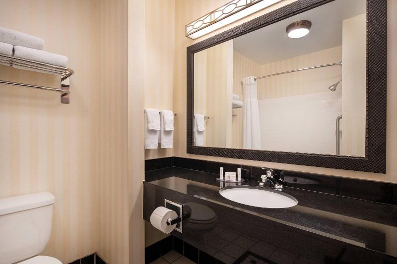 带大床的标准间, Fairfield Inn & Suites By Marriott Visalia Tulare