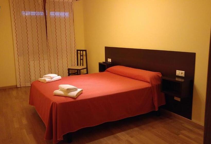 Апартаменты 2 Спальни, Hostal Casasnovas