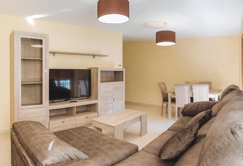 Апартаменты 3 Спальни, Hostal Casasnovas