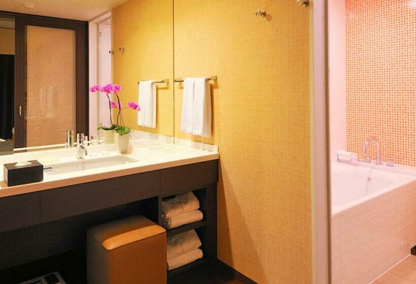 اتاق لوکس, Loisir Spa Tower Naha