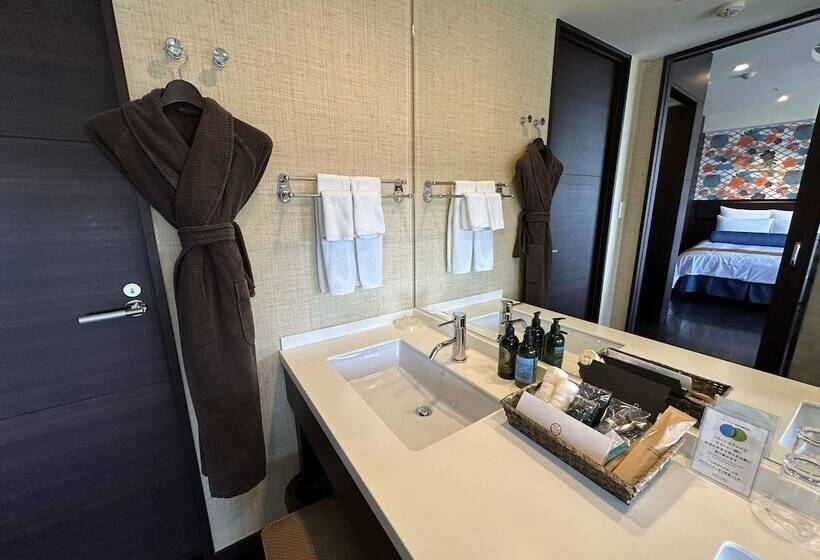 اتاق لوکس, Loisir Spa Tower Naha