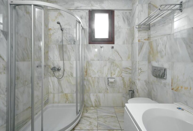 سوییت, Mediterranean Village Hotel & Spa