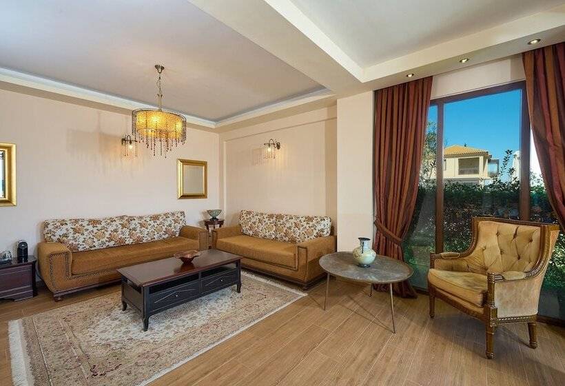 سوییت, Mediterranean Village Hotel & Spa