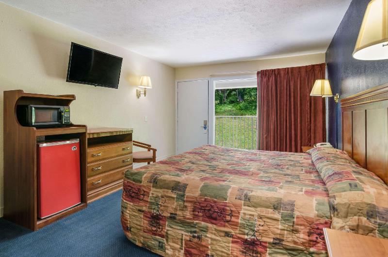 带大床的标准间, Rodeway Inn Church Hill  Tri Cities Area