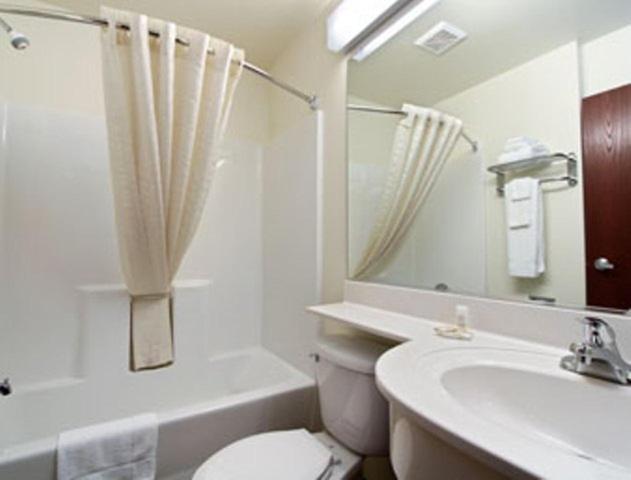 جناح, Microtel Inn And Suites Gassaway