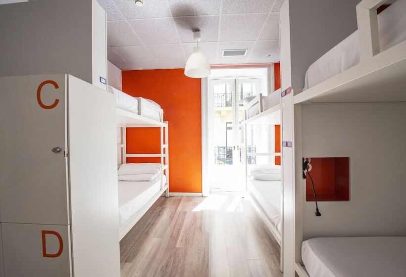 Bed in Shared Room with Shared Bathroom, Safestay Madrid Central