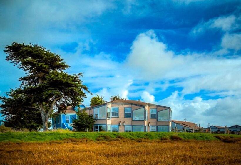 디럭스 룸 킹사이즈 침대, Captain's Inn At Moss Landing