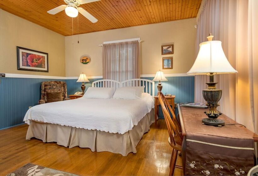 Номер Стандарт, Highland Lake Inn & Resort  Flat Rock