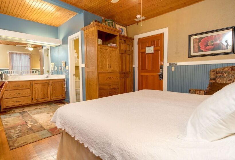 Номер Стандарт, Highland Lake Inn & Resort  Flat Rock