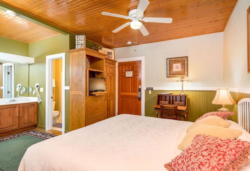 Номер Стандарт, Highland Lake Inn & Resort  Flat Rock