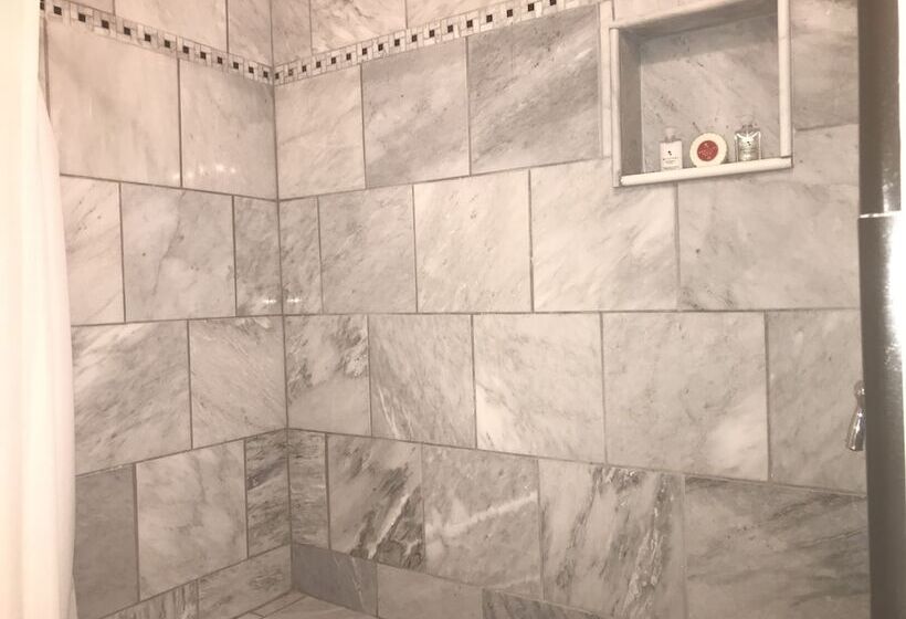 חדר סטנדרט, The Kendall