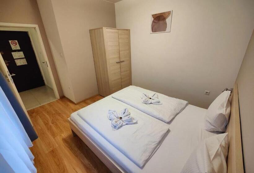 Апартаменты 1 Спальня, Corvin Plaza Apartments & Suites