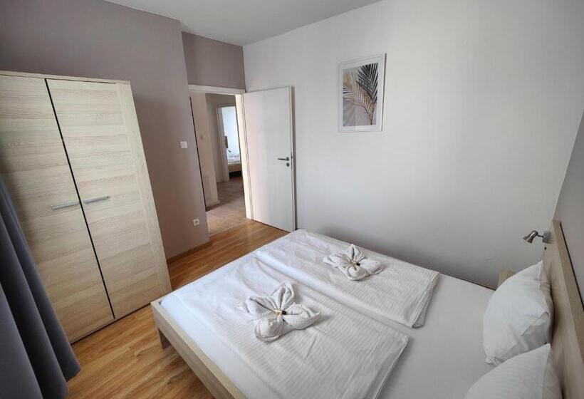Апартаменты 1 Спальня, Corvin Plaza Apartments & Suites
