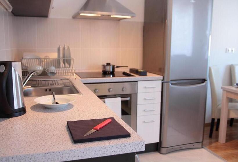 Апартаменты 2 Спальни, Corvin Plaza Apartments & Suites