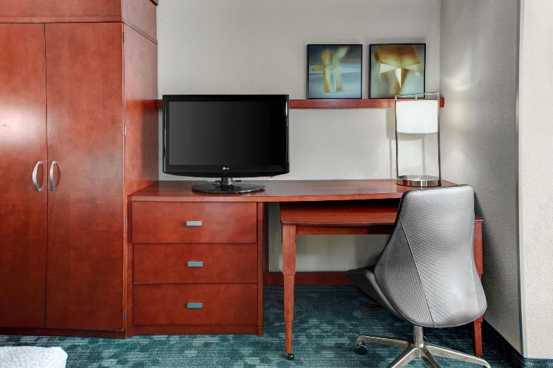 キングサイズベッドのスイートルーム, Courtyard By Marriott Anniston Oxford