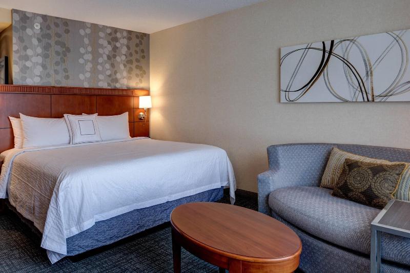 스탠다드 룸 킹사이즈 침대, Courtyard By Marriott Hadley Amherst