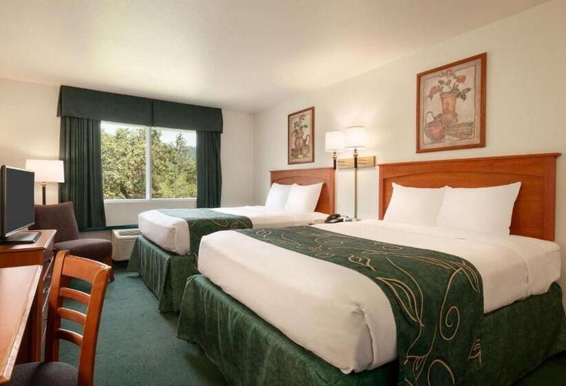 标准间, Travelodge By Wyndham Dunsmuir