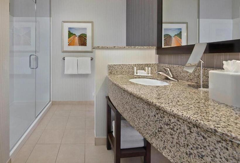 스탠다드 룸 킹사이즈 침대, Courtyard By Marriott Stuart