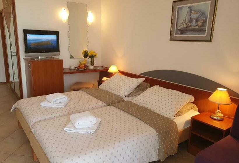 اتاق استاندارد با بالکن, Tourist Settlement Brzet