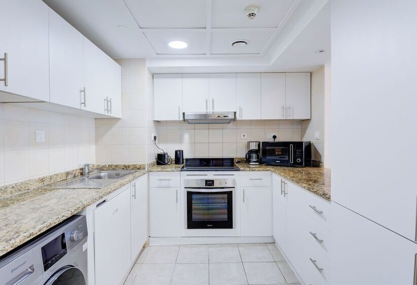 1 Bedroom Apartment Lake View, Millennium Lakeview Residences
