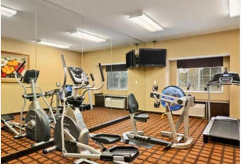 Номер Стандарт Адаптированный для Инвалидов, Microtel Inn & Suites By Wyndham Ozark