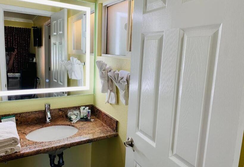 Семейный Номер, Central Coast Inn  Cayucos