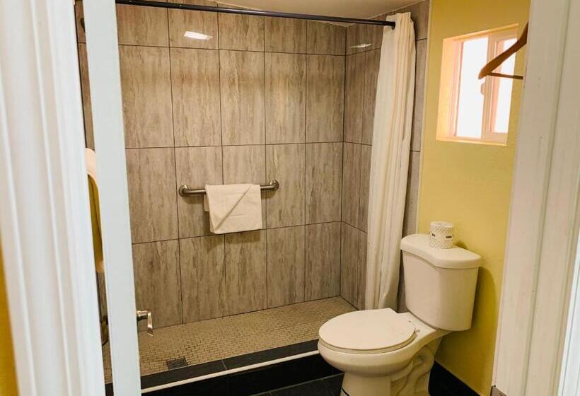 Семейный Номер, Central Coast Inn  Cayucos