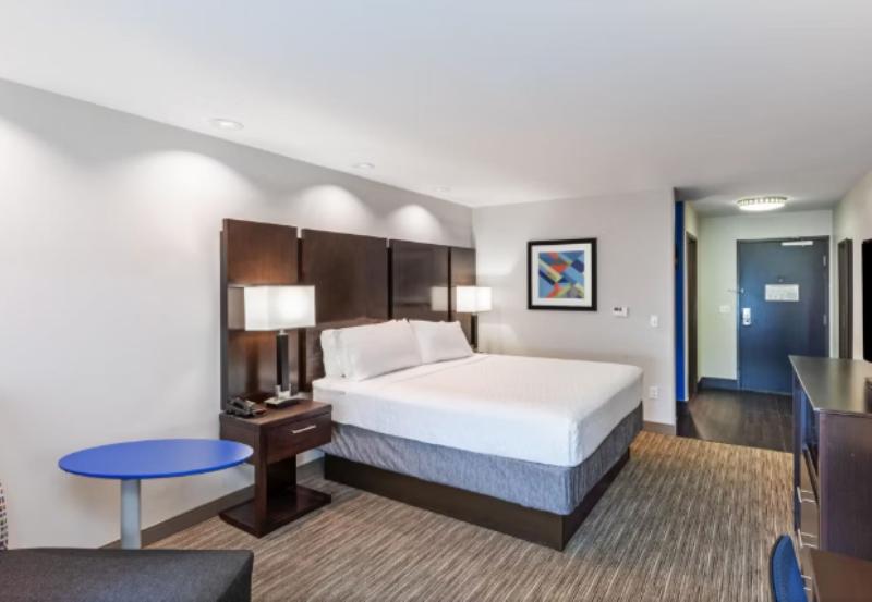 Номер Стандарт Кровать Кинг Адаптированный для Инвалидов, Holiday Inn Express & Suites Austin Nw   Lakeway By Ihg