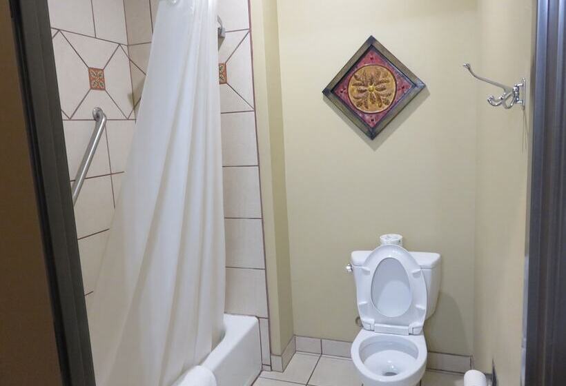 Номер Стандарт 2 Двуспальные Кровати, La Hacienda Inn