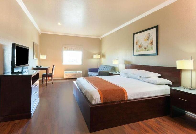 스위트 킹사이즈 침대, Lone Star Inn & Suites