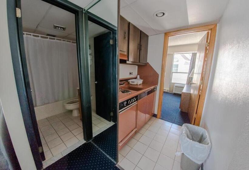 Люкс, Windjammer Motor Inn