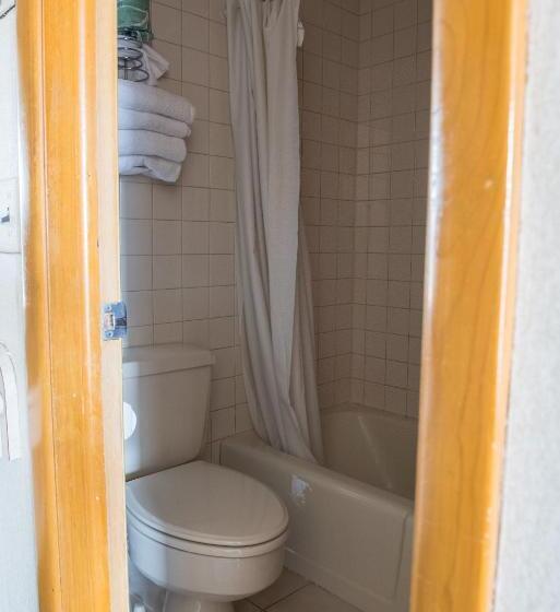 Люкс, Windjammer Motor Inn