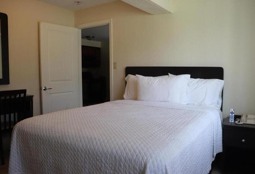 סוויטת 2 חדרי שינה, Curtis Inn & Suites