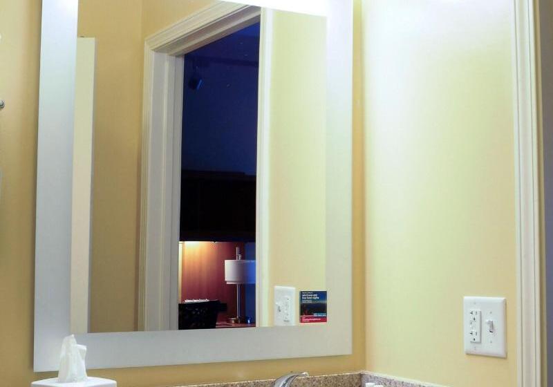 스탠다드 스튜디오 킹침대, Towneplace Suites Redding