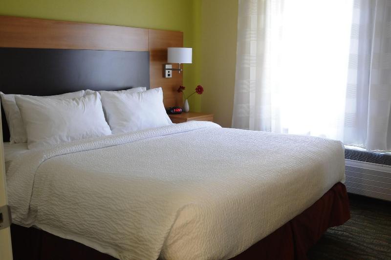 스탠다드 스튜디오 킹침대, Towneplace Suites Redding