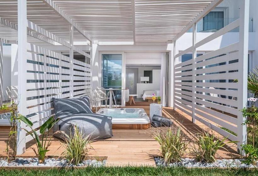 带按摩浴盆的套房, Kantouni Beach Boutique